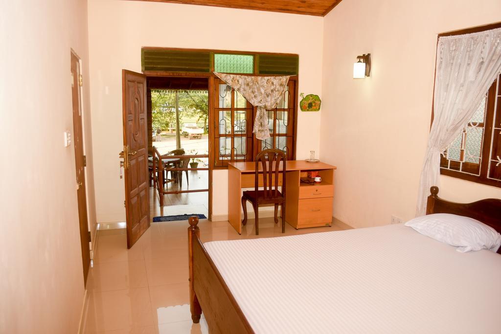 Hotel Ceylon Casa à Hikkaduwa Extérieur photo
